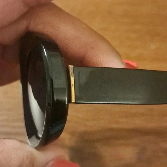 Fashion Sunglasses | One Size | Black | Gently worn | No visible scratches - Picture 6 of 7